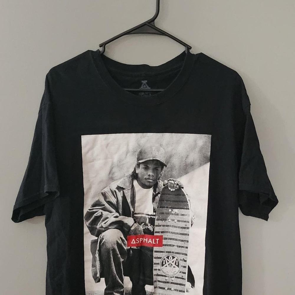 Black asphalt t-shirt
